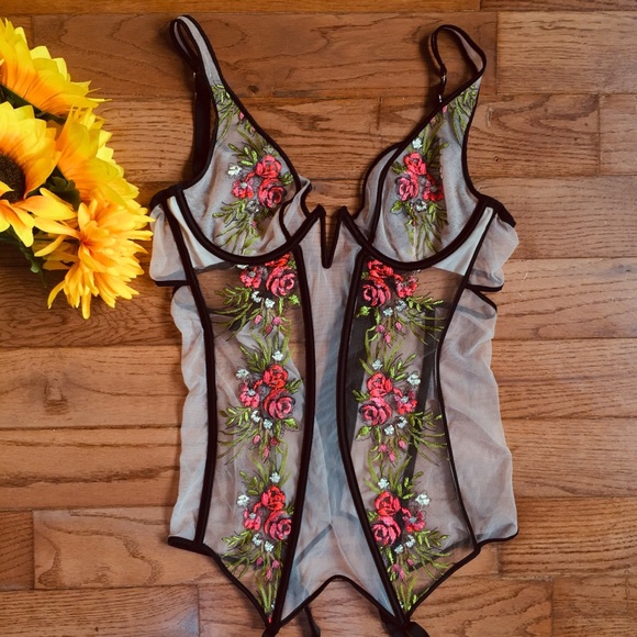 Rose Embroidered Victoria's Secret Garter Slip - Picture 2 of 8